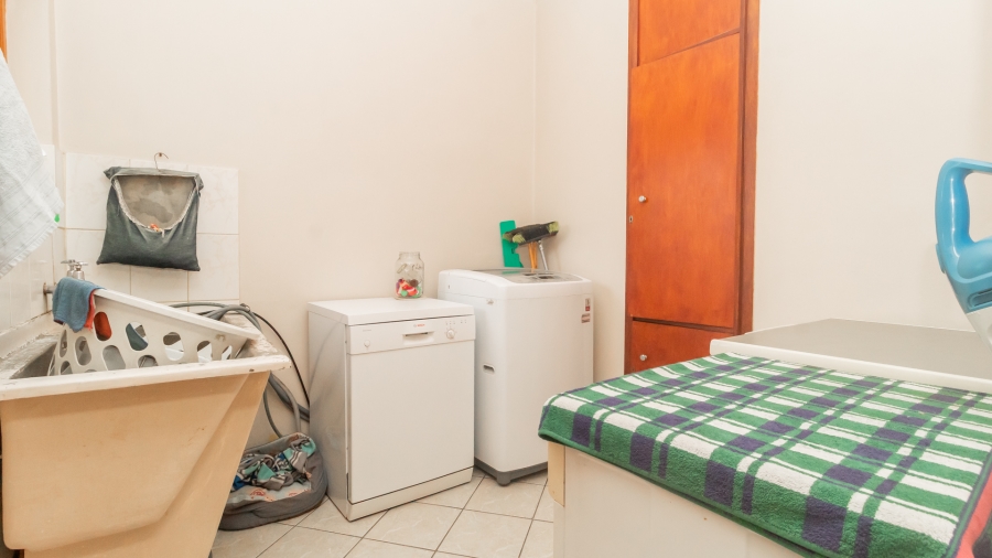 4 Bedroom Property for Sale in De La Haye Western Cape